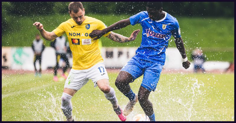 Na razmočeni zelenici stadiona v Spodnji Šiški so se bolje znašli gostje: Radomlje ob koncu strle odpor Brava in slavile z 1:0