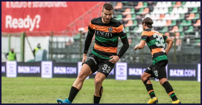 Domen Črnigoj razmišlja, kako naprej v karieri, na mizi je tudi