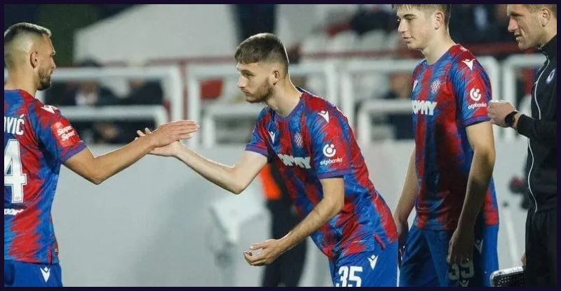 Olimpija v mladinski pogon pripeljala najstnika iz vročega Splita: Opremo Hajduka za dres zmajev zamenjal Frane Bobanović