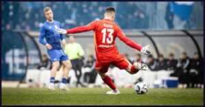 Nogometni vratar v akciji. Raduha